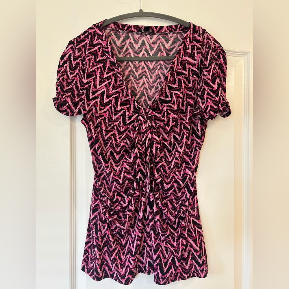 EUC Nine West Short Sleeve V Neck Blouse With Tie Detail
